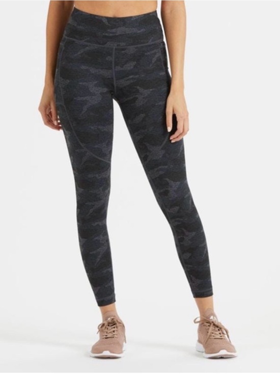 Vuori Pants - 🍔VUORI high-Waist Black Camo elevation performance Leggings size M GUC